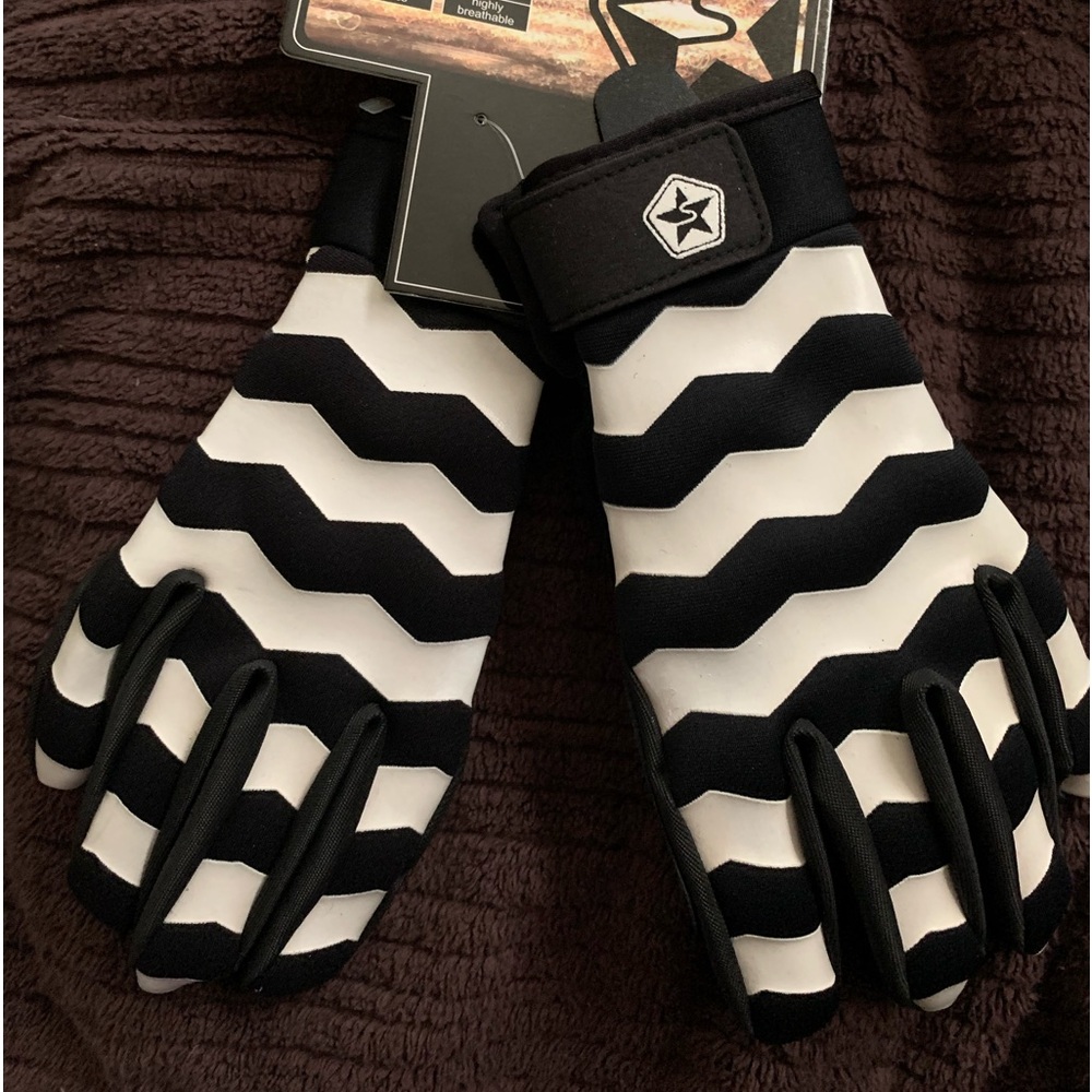 Gloves (s)